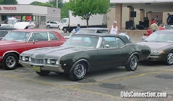 1968 Cutlass S at Gratiot Cruise